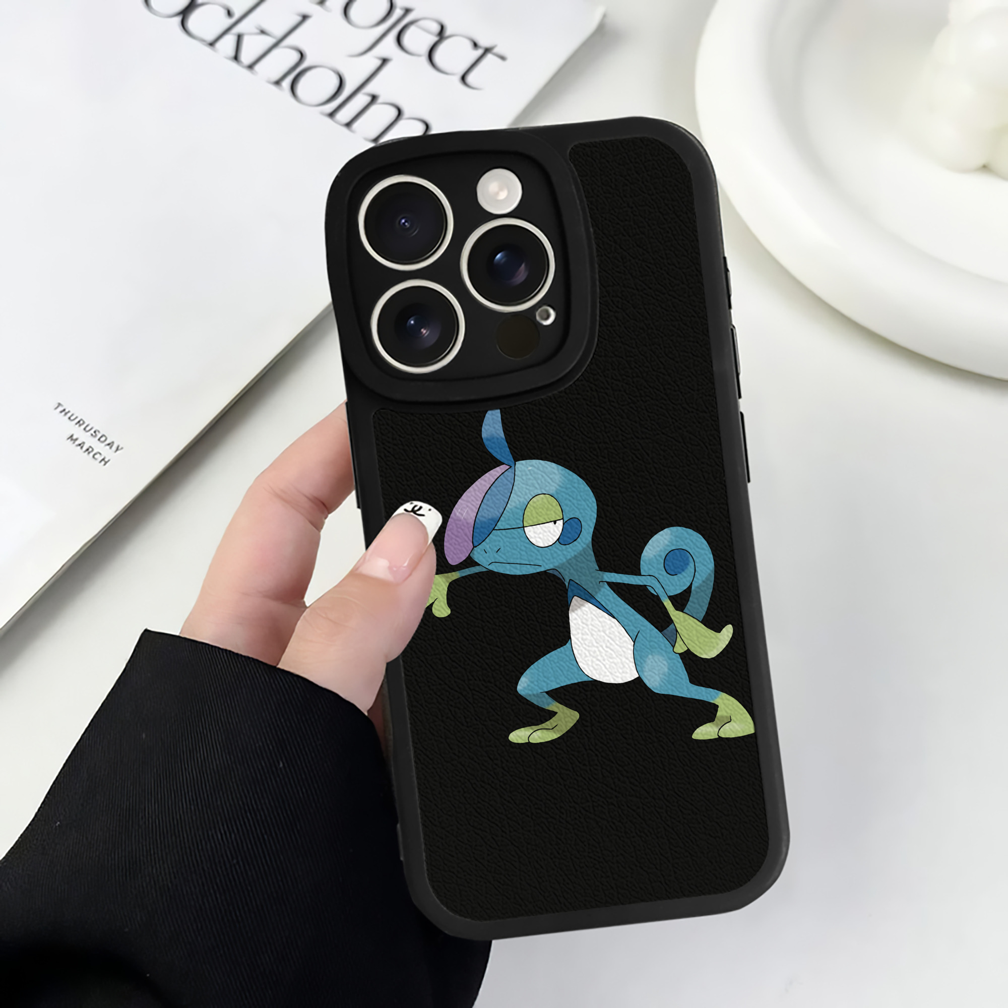 （画像用） ポケットモンスター Pokémon 【iPhone 16シリーズ対応】シリコンスマホケース（レザー調） 材質：シリコン